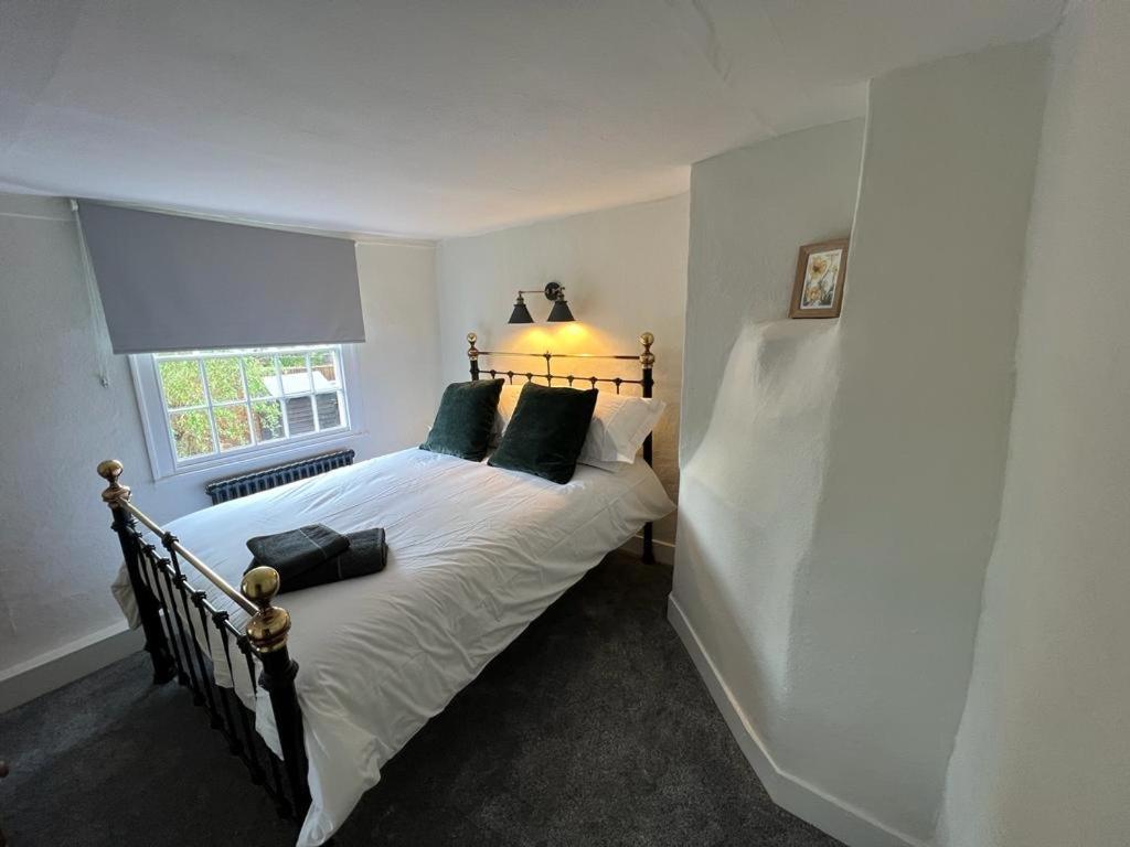 The Cottage, 13 Golden Sq. Holiday home